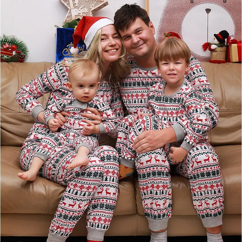 Pyjamas de Noël assortis pour toute la famille